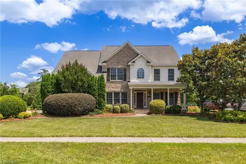 5722 Mabe Dr, Oak Ridge, NC 27310