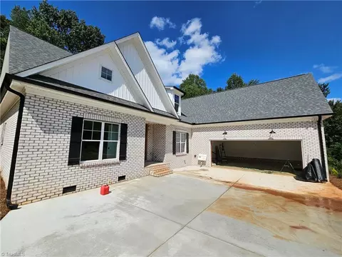 169 Glen Brooke Ln, King, NC 27021