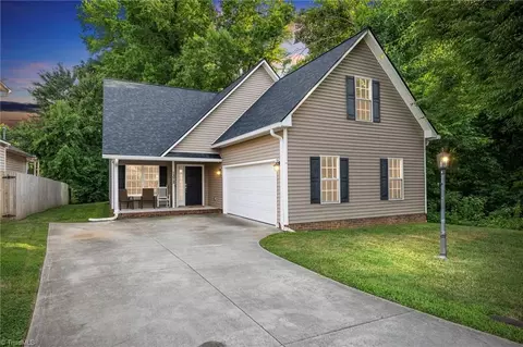 1372 Fort Place Ct, Winston Salem, NC 27127