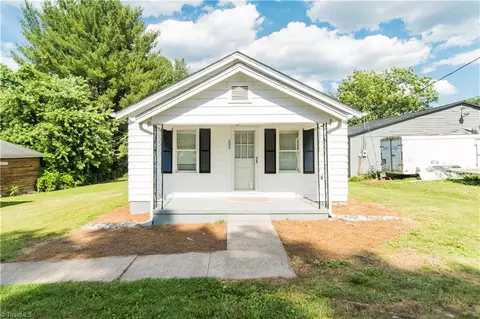 120 Tyler St, Yadkinville, NC 27055