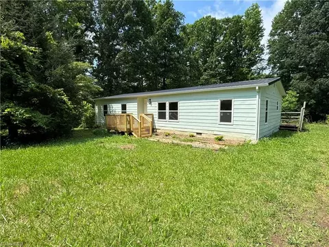 121 Austine Ln, Advance, NC 27006