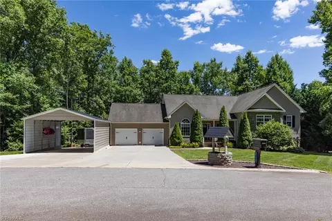 211 Franklin Ct, Purlear, NC 28665