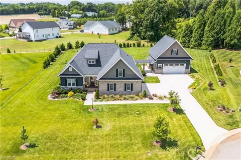 129 Arrendal Ct, Mocksville, NC 27028