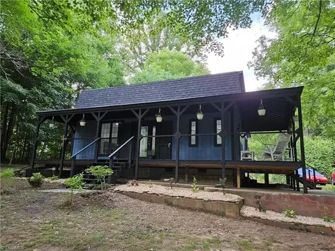 1015 Easy St, Danbury, NC 27016