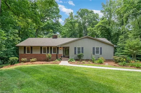 1239 Pine Knolls Rd, Kernersville, NC 27284