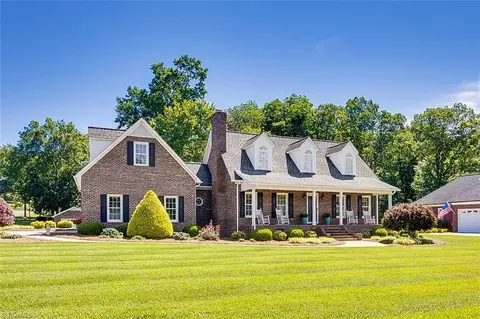 1693 Southwood Dr, Asheboro, NC 27205