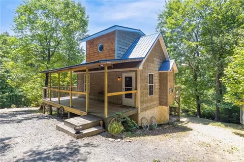 1352 Mountain Vista Dr, Mcgrady, NC 28649