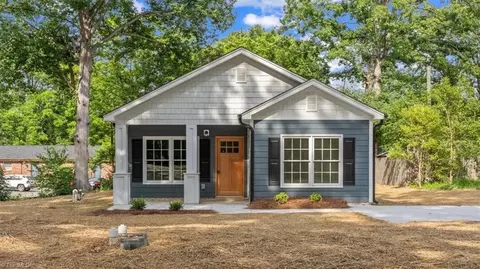 13 Jones Ave, Thomasville, NC 27360