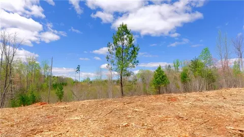 2 Jimmie Bullins Rd # B, Walnut Cove, NC 27052