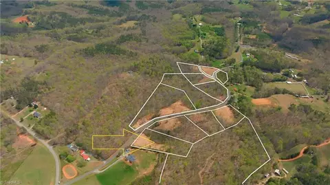 1 Jimmie Bullins Rd # B, Walnut Cove, NC 27052