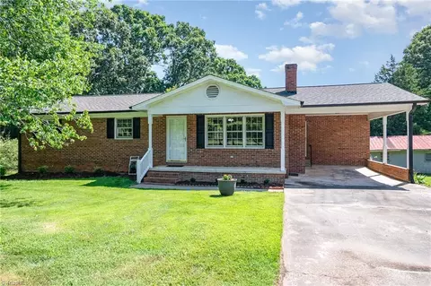 4120 Brown Oaks Rd, Randleman, NC 27317