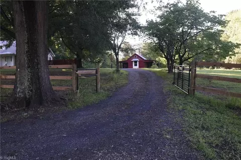 441 Ward Rd, Eden, NC 27288