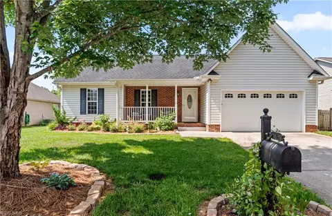1538 Finwick Dr, Pfafftown, NC 27040