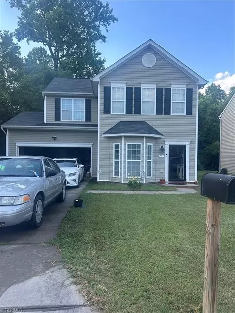 713 Woodlake Dr, Greensboro, NC 27406