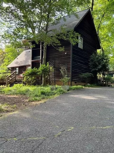 1 Cedar Ln, Lexington, NC 27292