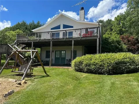 52 Cardinal Ln, Sparta, NC 28675