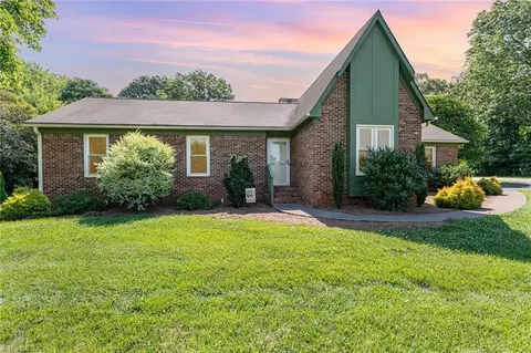 171 Riddle Cir, Advance, NC 27006