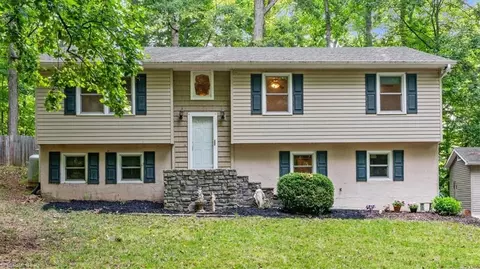 302 Amberly Dr, Lexington, NC 27295