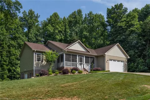 315 Poplar Creek Dr, Wilkesboro, NC 28697