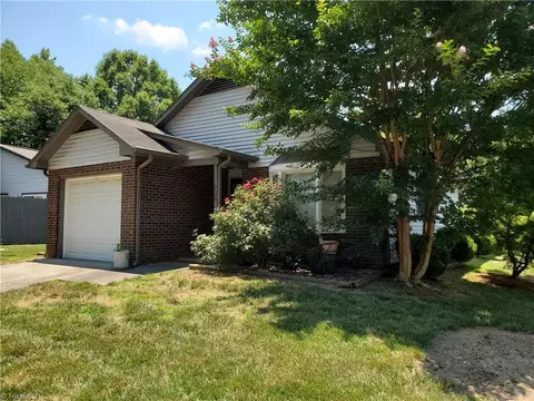 704 Woodbury Knolls Dr, Winston Salem, NC 27104