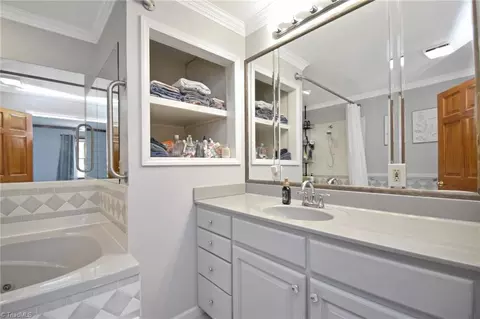Bath - 1297 Boiling Springs Rd, Purlear, NC 28665 photo 2 of 6