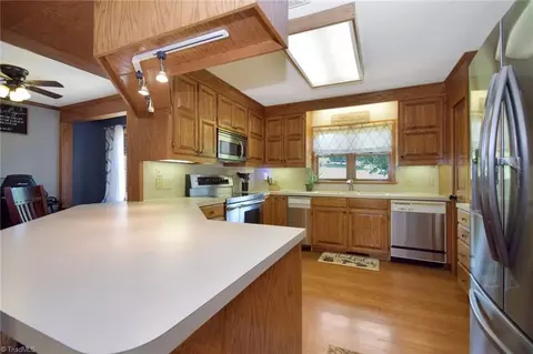 Kitchen - 1297 Boiling Springs Rd, Purlear, NC 28665 photo 4 of 6
