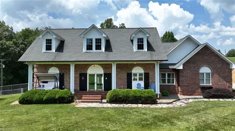 1297 Boiling Springs Rd, Purlear, NC 28665