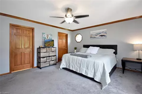 Bedroom - 1297 Boiling Springs Rd, Purlear, NC 28665 photo 2 of 8
