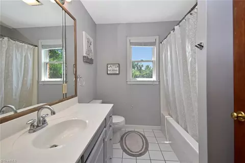 Bath - 1297 Boiling Springs Rd, Purlear, NC 28665 photo 6 of 6