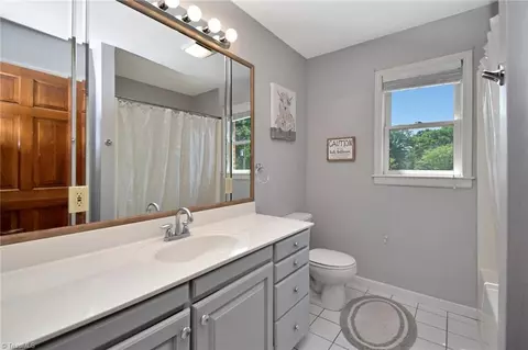 Bath - 1297 Boiling Springs Rd, Purlear, NC 28665 photo 5 of 6