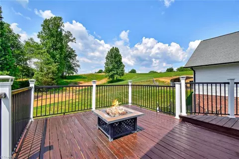 Exterior - 1297 Boiling Springs Rd, Purlear, NC 28665 photo 4 of 6