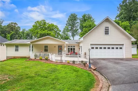 2410 Robinhood Valley Ct, Winston Salem, NC 27106