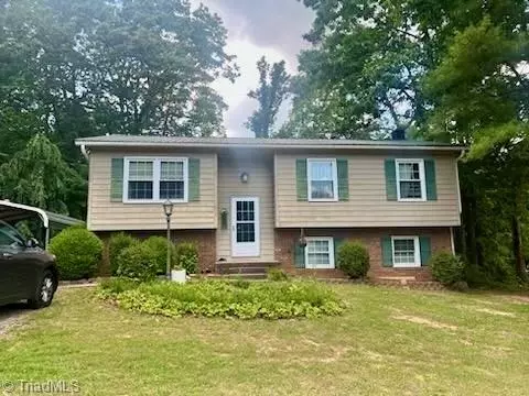 293 Oak Ridge Dr, Mount Airy, NC 27030