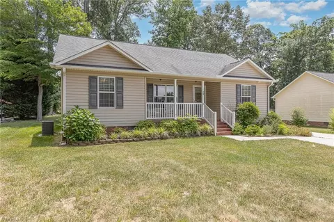 39 Ranchor Dr, Thomasville, NC 27360