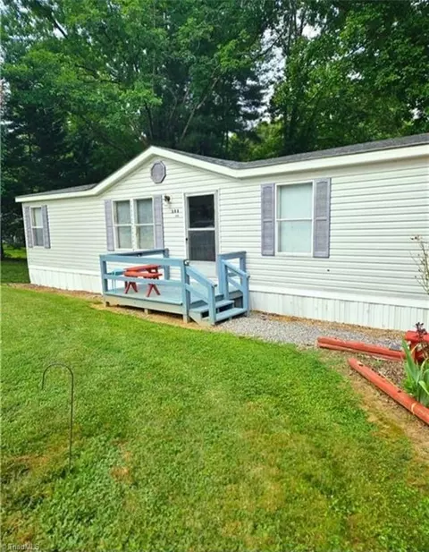 388 Pondview Dr, Wilkesboro, NC 28697