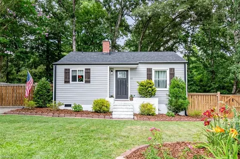 2810 Rockwood Rd, Greensboro, NC 27408