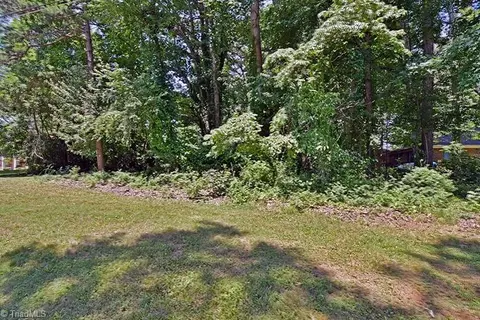 000 Sharp St, Clemmons, NC 27012