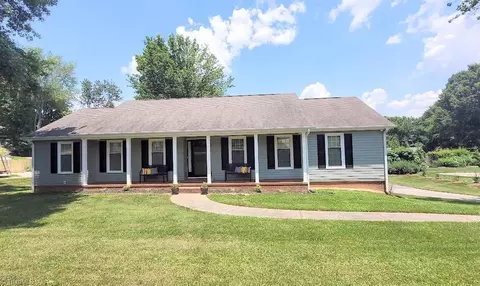 4145 Allistair Rd, Winston Salem, NC 27104