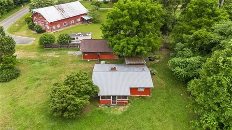 1457 Dan River Shores Rd, Danbury, NC 27016