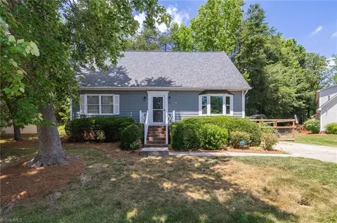 1611 Bridgeport Ter, High Point, NC 27265