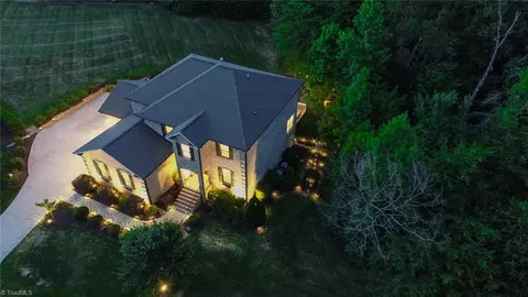 8812 Phillips Farm Rd, Kernersville, NC 27284