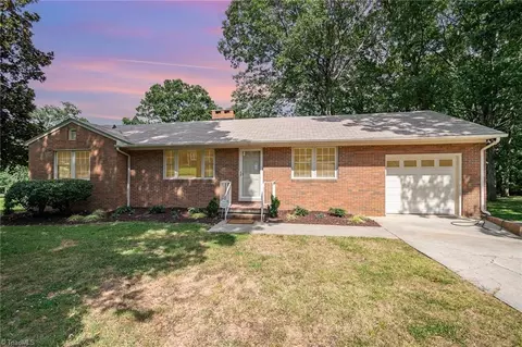 662 Oakgrove Rd, Asheboro, NC 27205