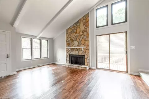 1752 Stonewood Dr, Winston Salem, NC 27103