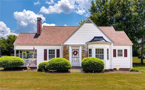 4272 High Point Rd, Winston Salem, NC 27107