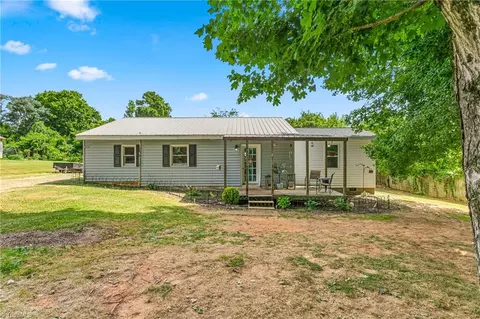 194 Cherry Dr, Lexington, NC 27292