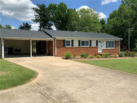 7002 Arden Rd, Thomasville, NC 27360