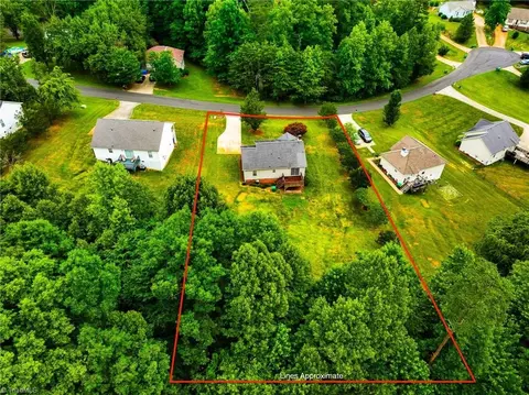 112 Conifer Ct, King, NC 27021 photo 2