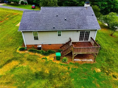 112 Conifer Ct, King, NC 27021 photo 3