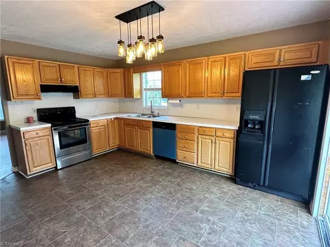 112 Conifer Ct, King, NC 27021 photo 12