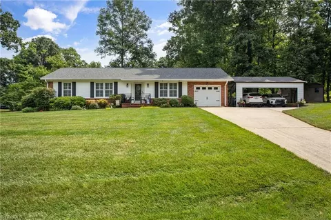 5304 Hiddenbrook Dr, Mcleansville, NC 27301